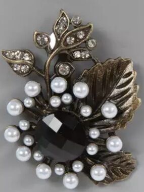 Vintage-Inspired Pearl & Black Stone Floral Brooch
